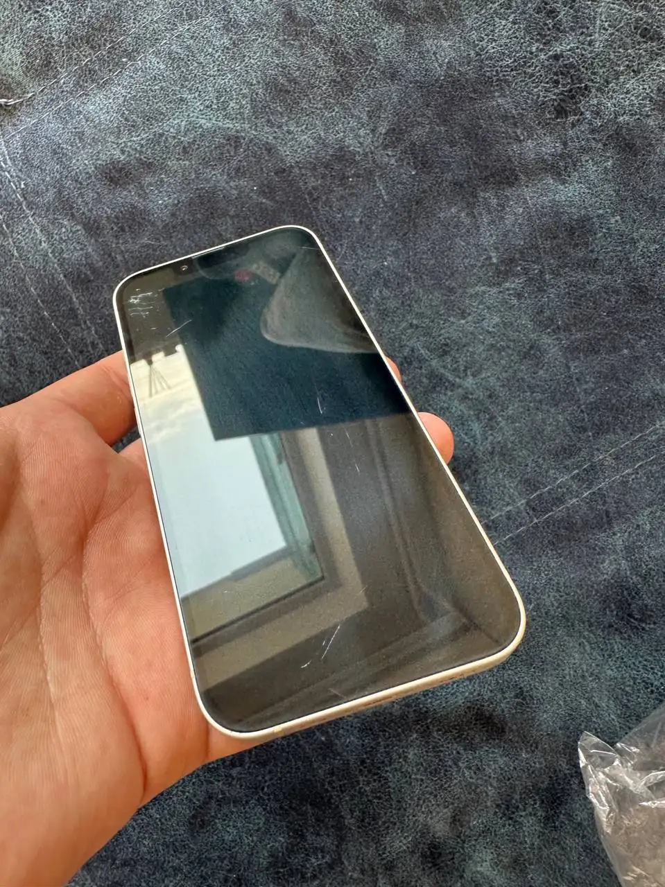 iPhone 13 с царапинами - Смартфоны (Электроника) в Новокузнецк