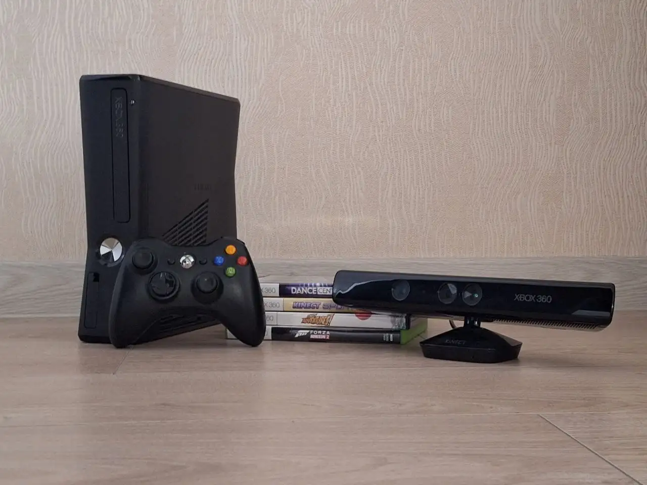 Xbox 360 Slim в хорошем состоянии - Игровые консоли и аксессуары (Электроника) в Новокузнецк