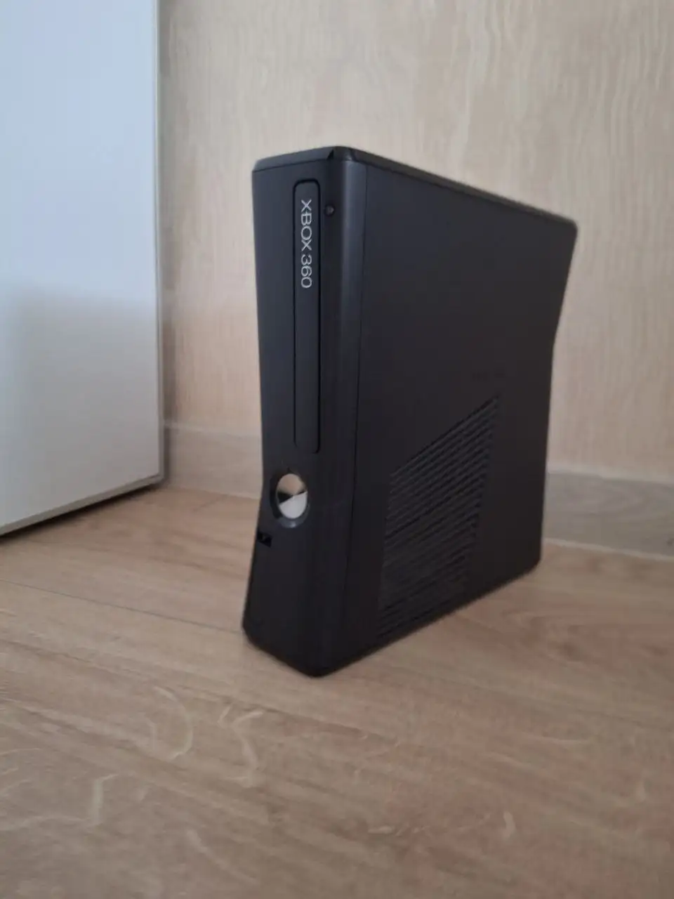 Xbox 360 Slim в хорошем состоянии - Игровые консоли и аксессуары (Электроника) в Новокузнецк