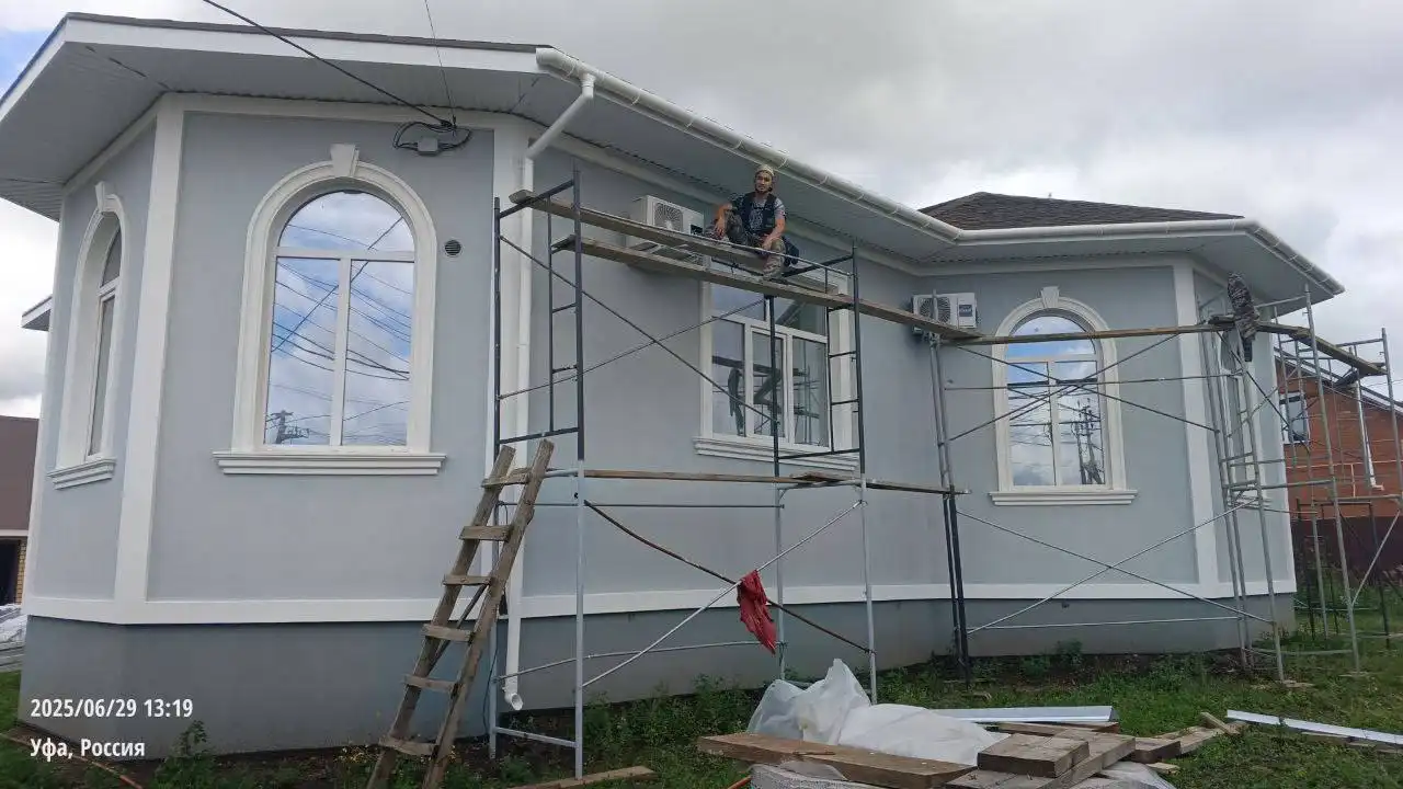 Установка снегозадержателей и монтаж кровли