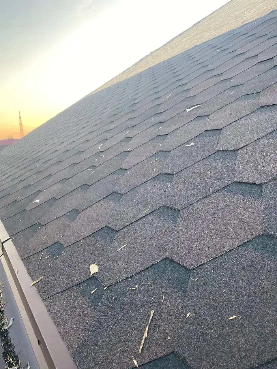 Установка снегозадержателей и монтаж кровли