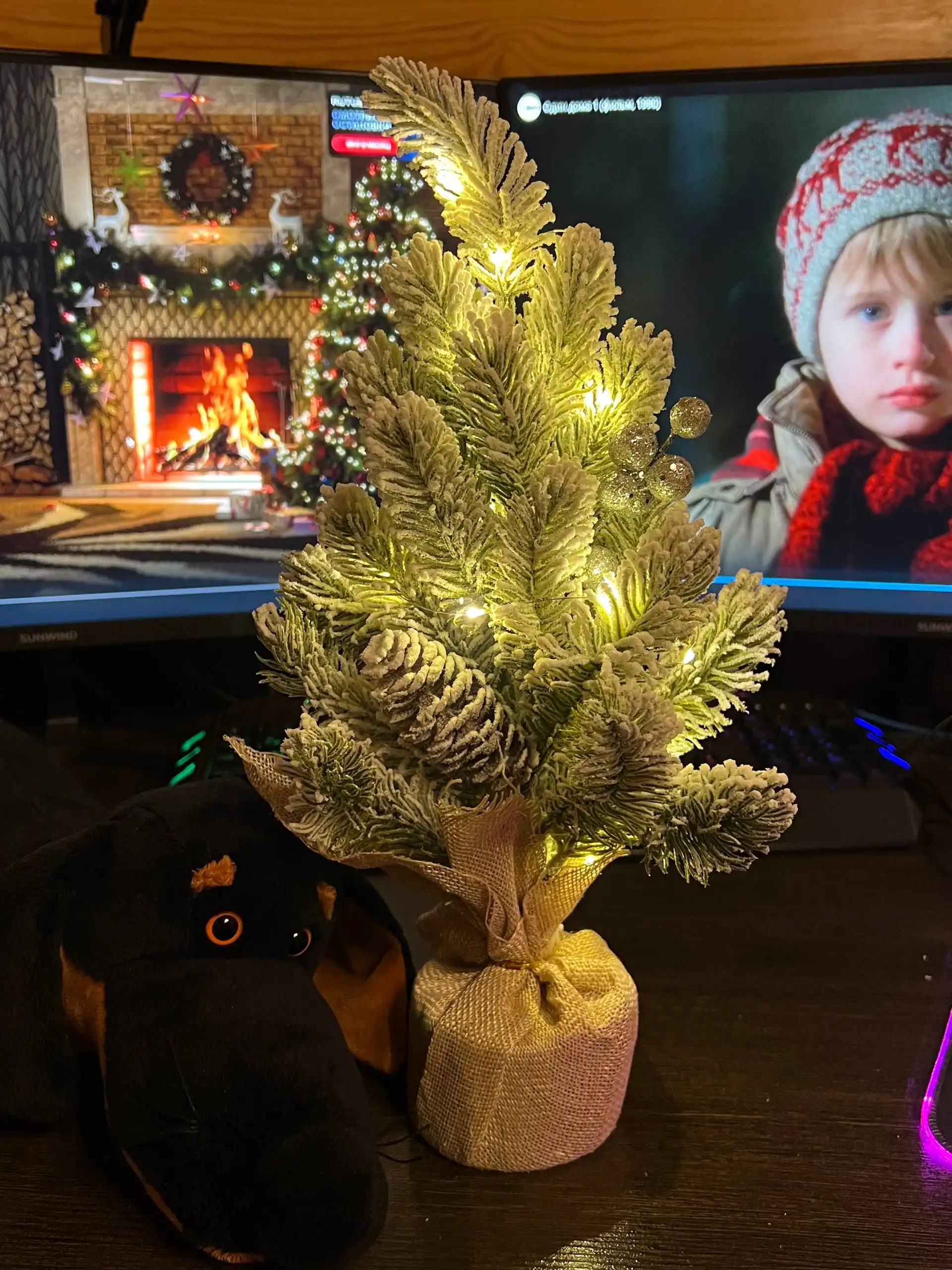 Мини елка с гирляндой