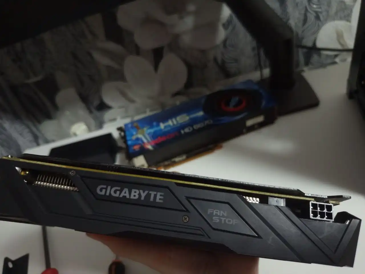 Продам видеокарту Gigabyte GTX 1050TI