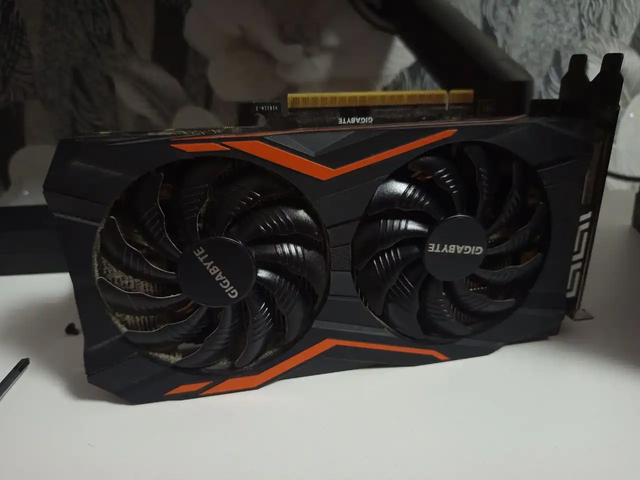 Продам видеокарту Gigabyte GTX 1050TI