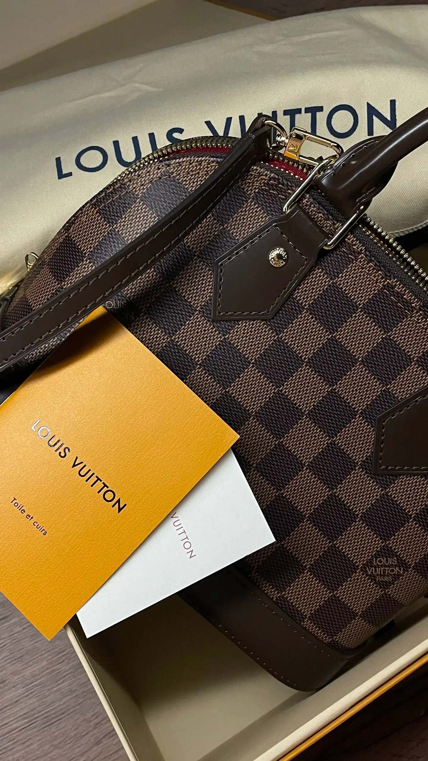 Продам сумку Louis Vuitton