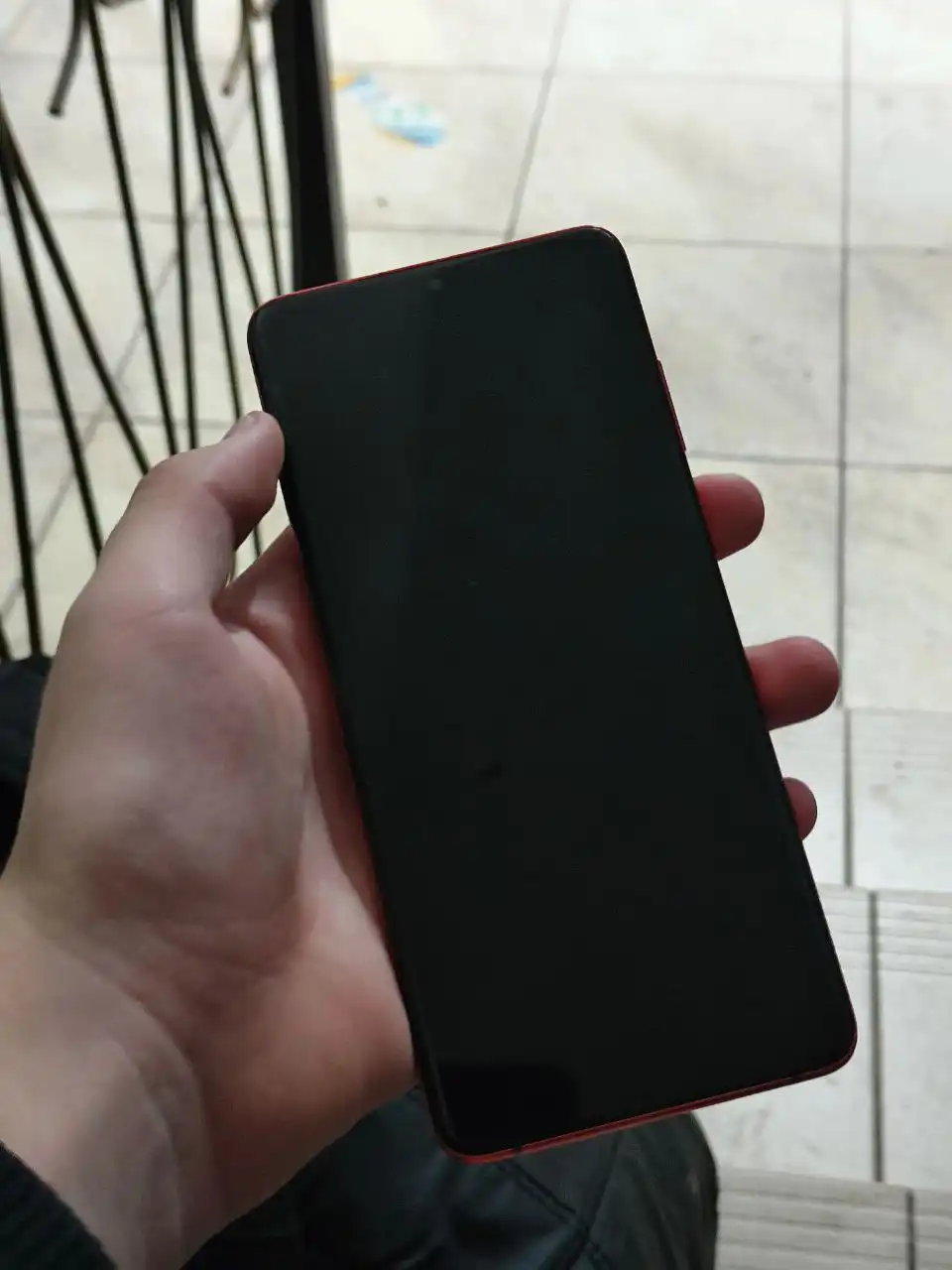 Продажа смартфона в отличном состоянии с кастомной крышкой