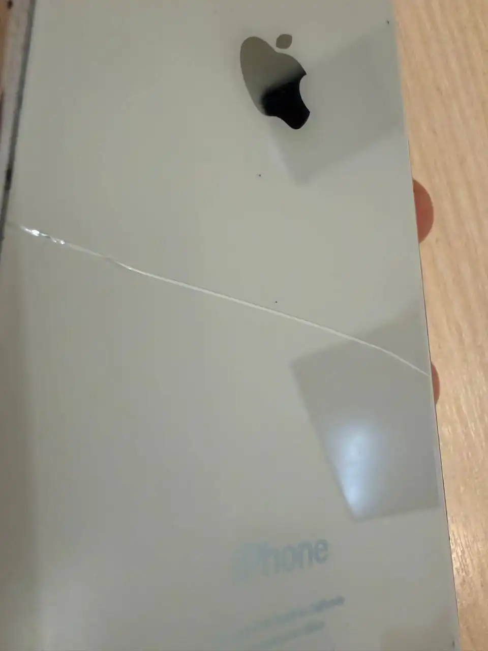 Продам iPhone X 64ГБ белый с разбитым экраном