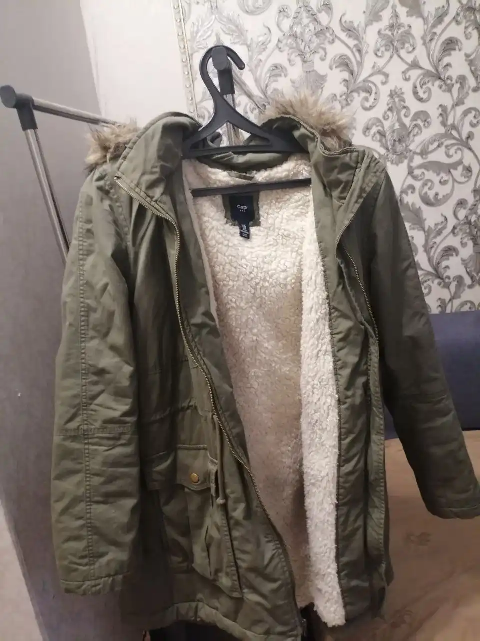 Продам зимнюю куртку Gap XL