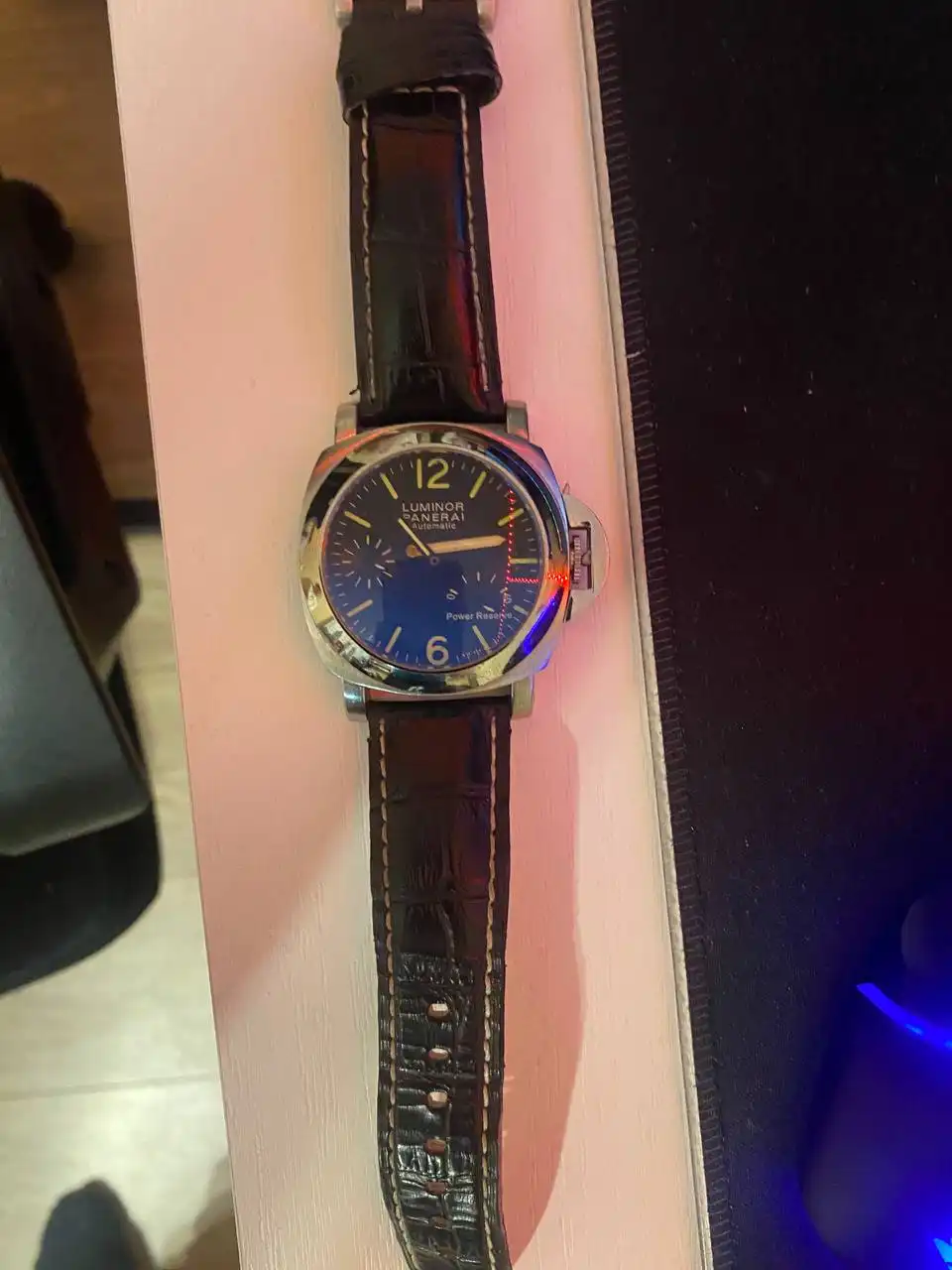 Продажа часов Panerai Luminor PAM 90 и iPhone 13