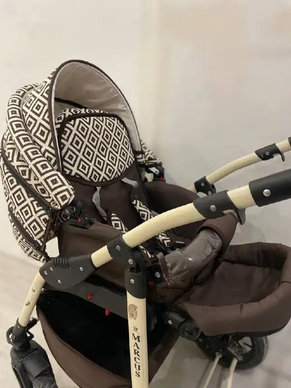 Продам детскую коляску с полной комплектацией