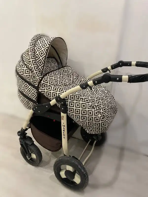 Продам детскую коляску с полной комплектацией