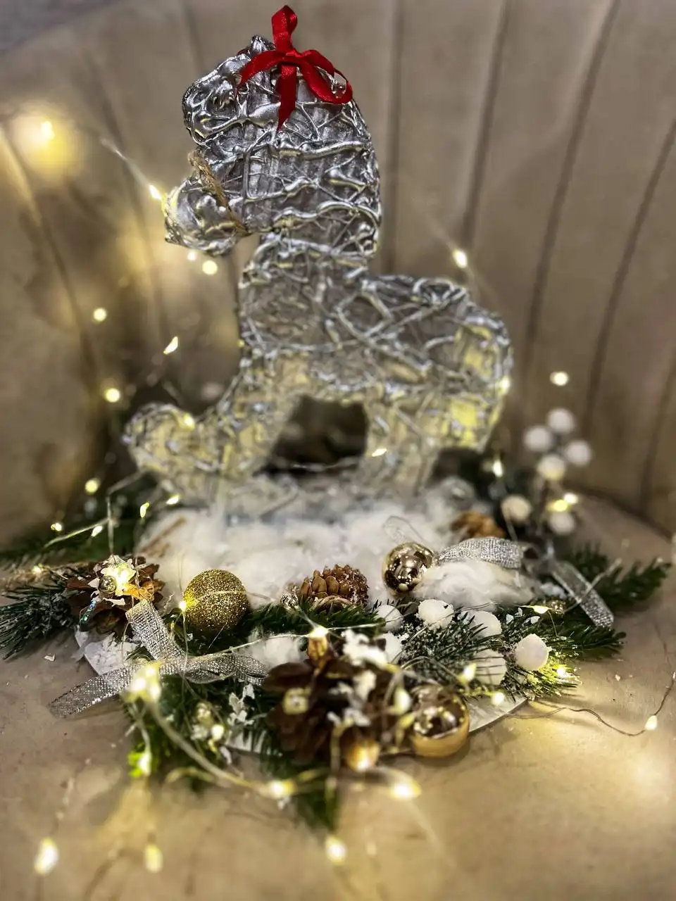 Новогодние композиции с лошадками для интерьера