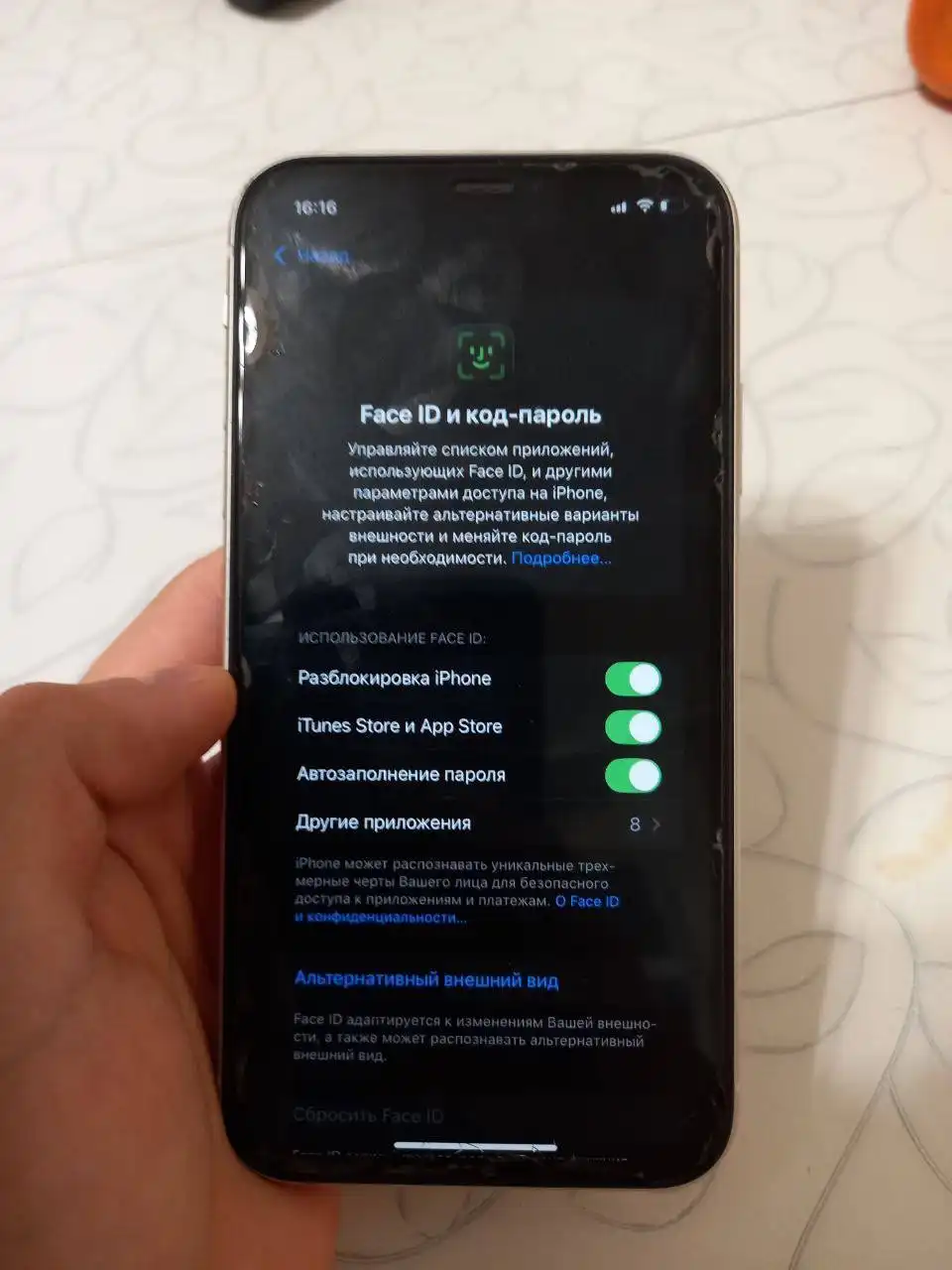 Продам iPhone 11 с комплектом