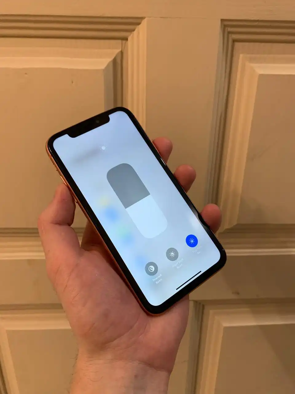 iPhone XR 64 ГБ в хорошем состоянии