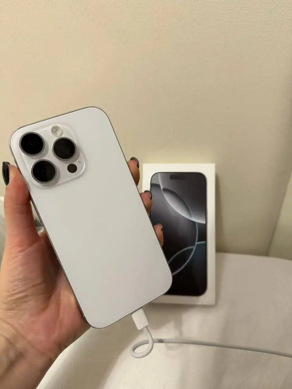 Продам iPhone 16 Pro 512GB белый