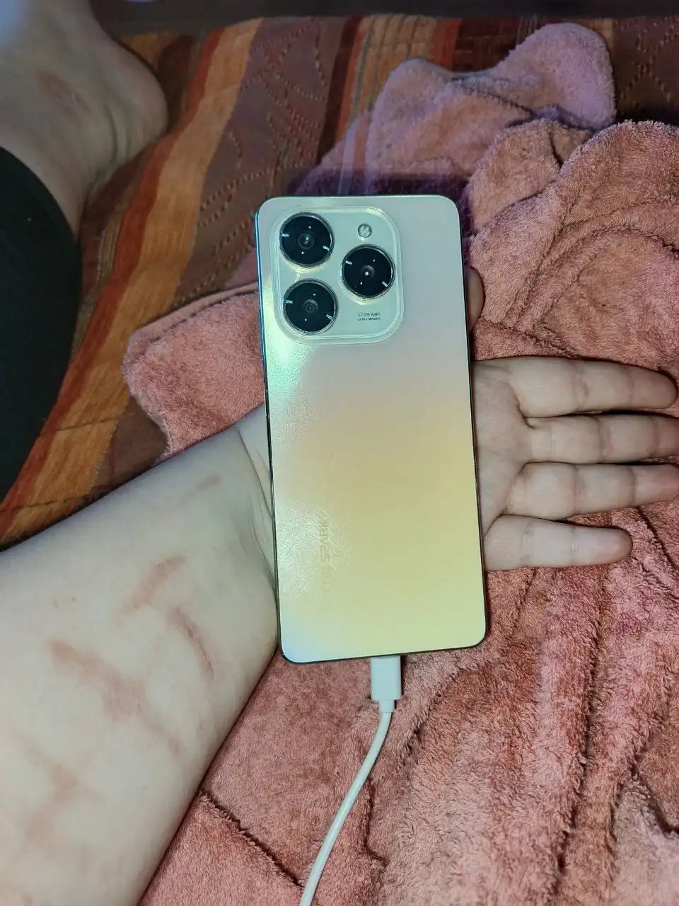 Продам телефон Tecno Spark 20pro