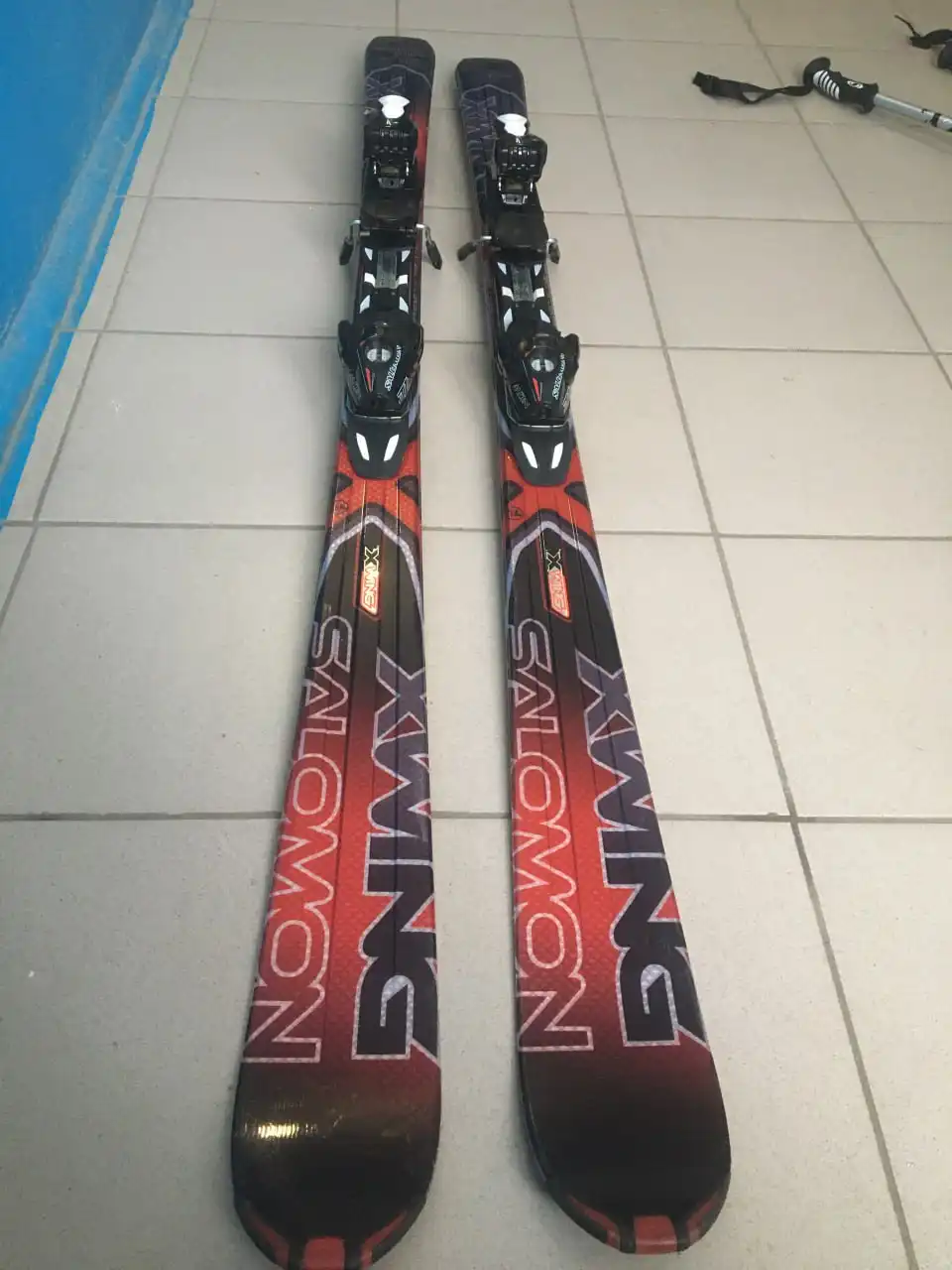 Продам комплект горных лыж Salomon Xwing 8 с креплениями