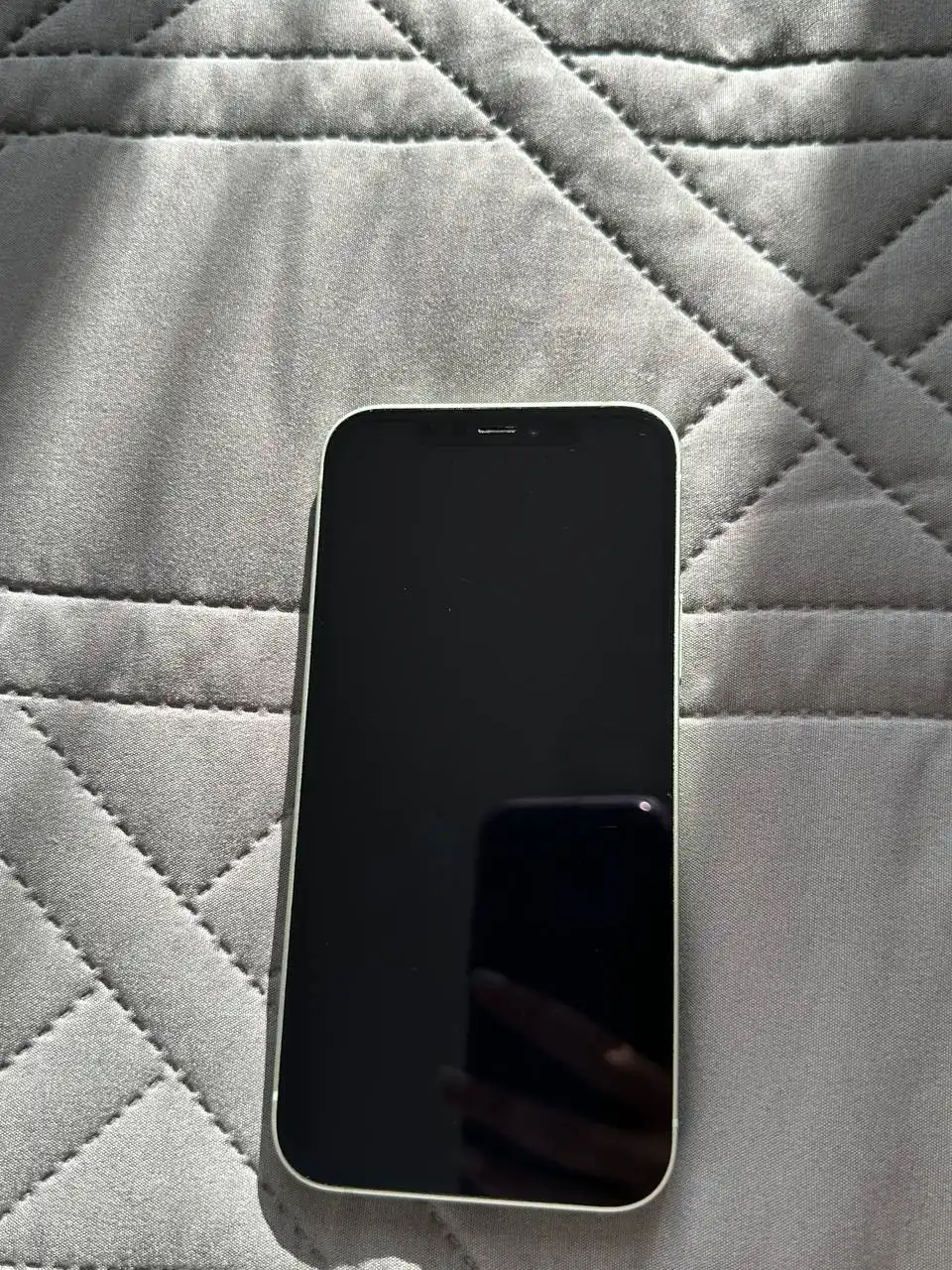 Продажа iPhone 12 64 ГБ в хорошем состоянии