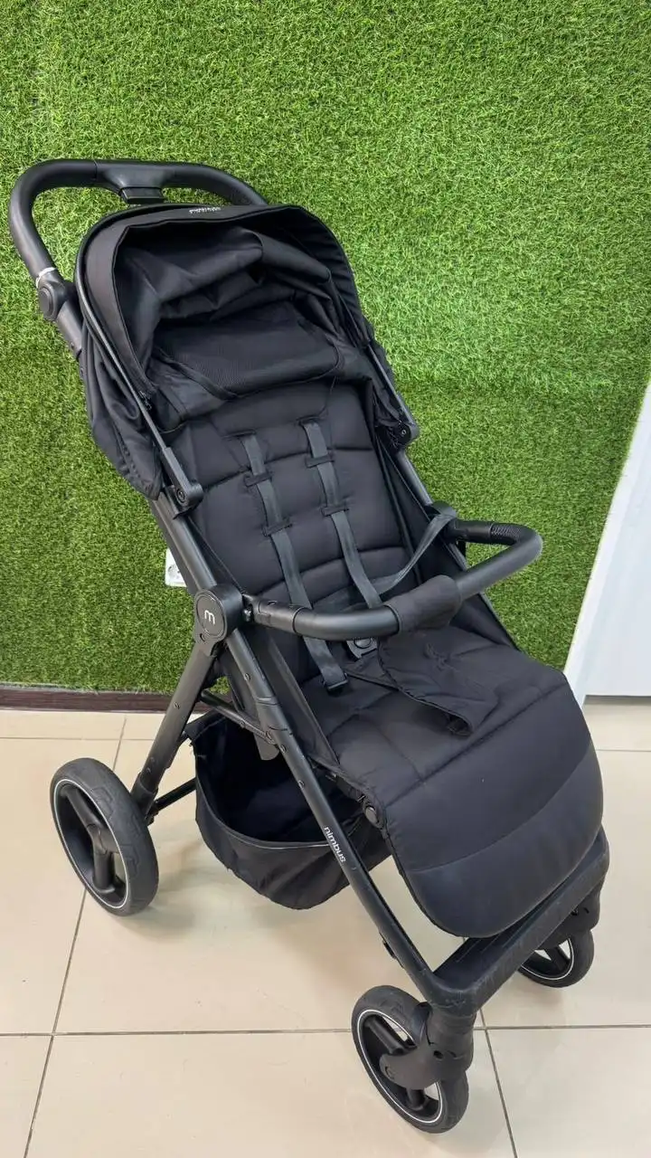 Детская прогулочная коляска