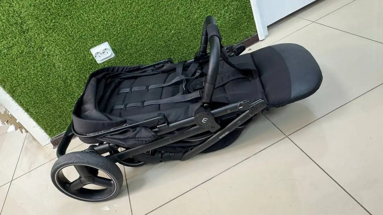 Детская прогулочная коляска