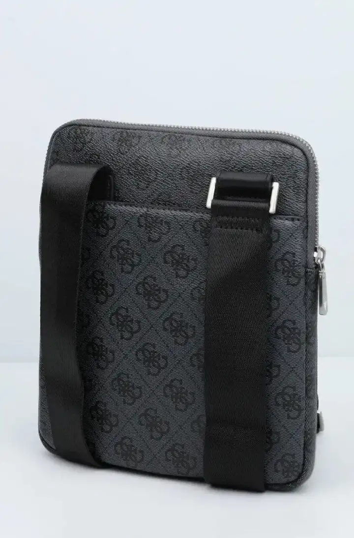 Сумка Guess в хорошем состоянии - Аксессуары (Одежда) в Уфа