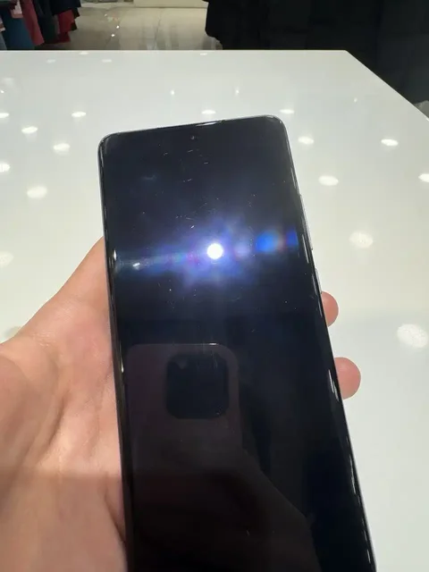 Смартфон 128 ГБ с незначительными дефектами - Игры в Уфа