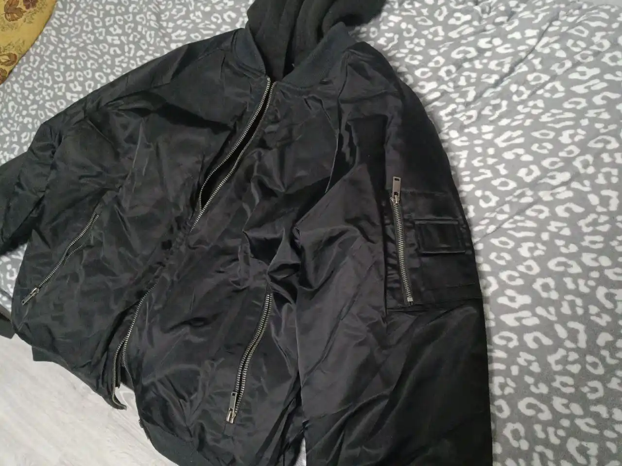 Продажа бомбера размер М - Верхняя одежда (Одежда) в Уфа