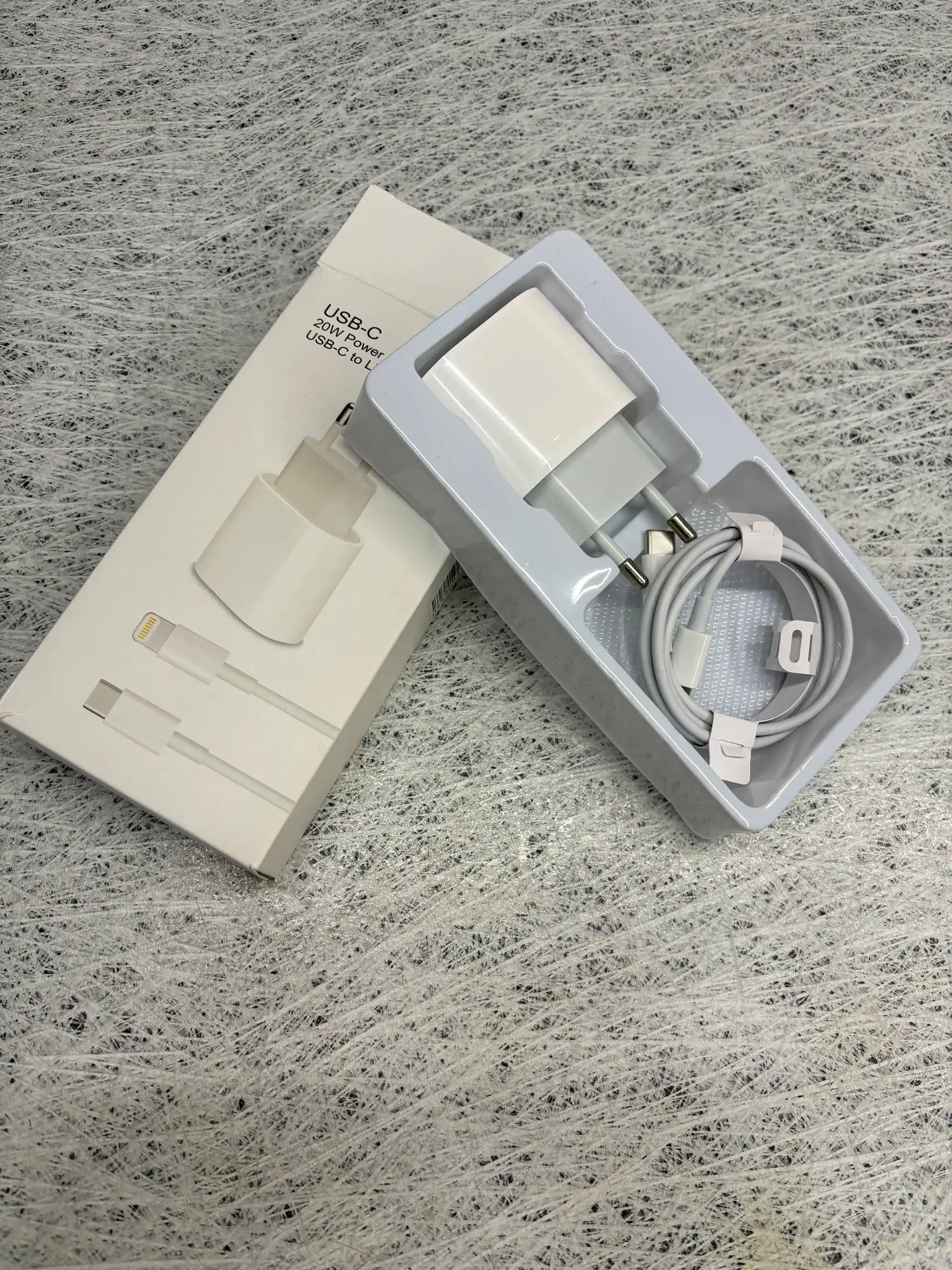 Продам быструю зарядку 20 Вт Lightning - Зарядные устройства (Электроника) в Уфа