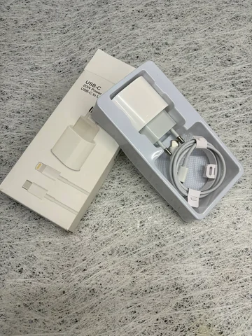 Продам быструю зарядку 20 Вт Lightning - Игры в Уфа