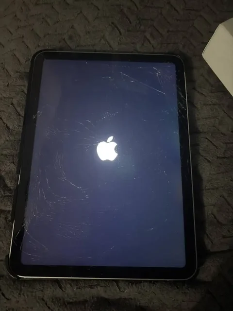 Продам IPad A16 256гб б/у с изгибом и поврежденным экраном - Игры в Уфа