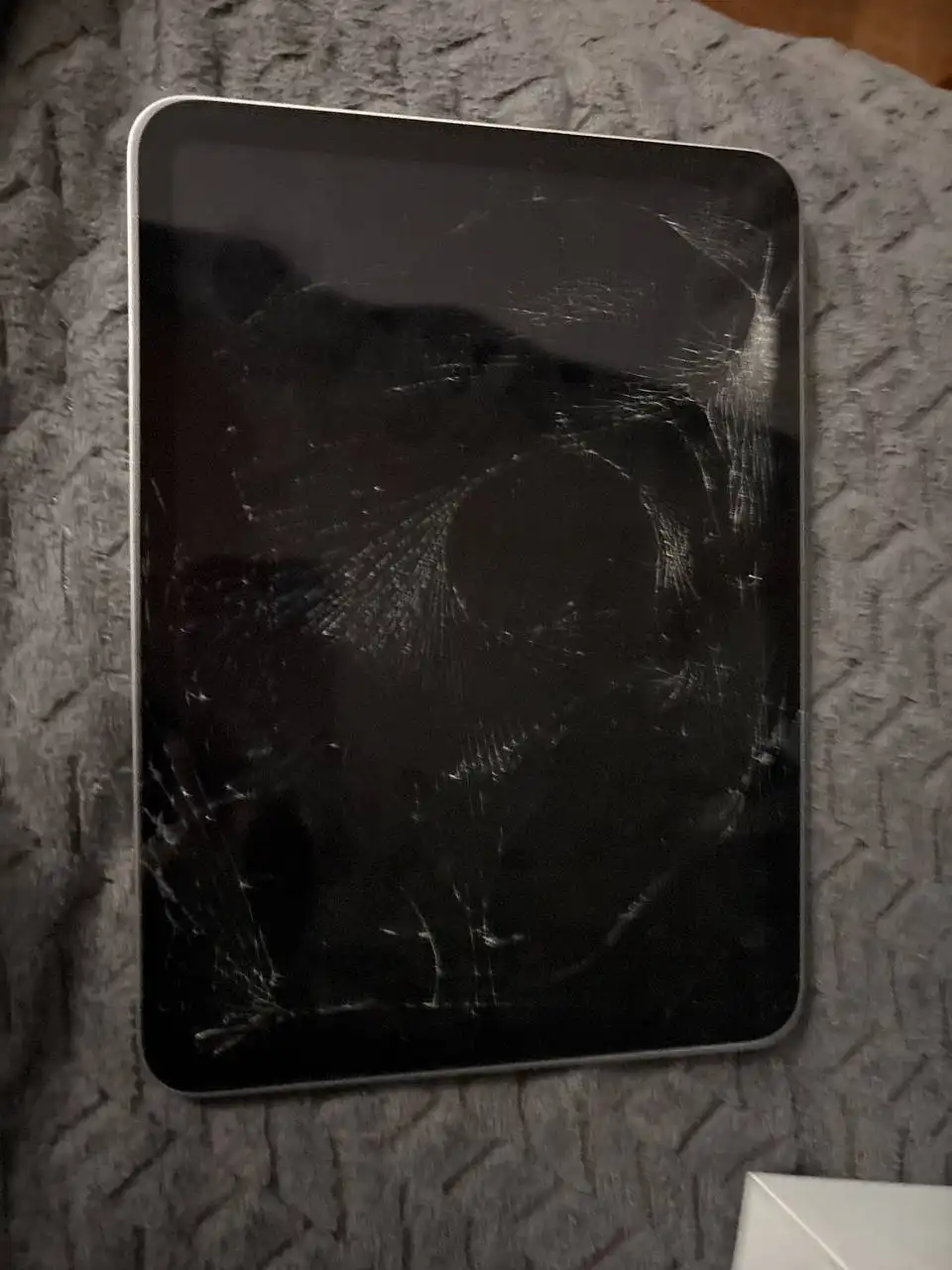 Продам IPad A16 256гб б/у с изгибом и поврежденным экраном - Планшеты (Электроника) в Уфа