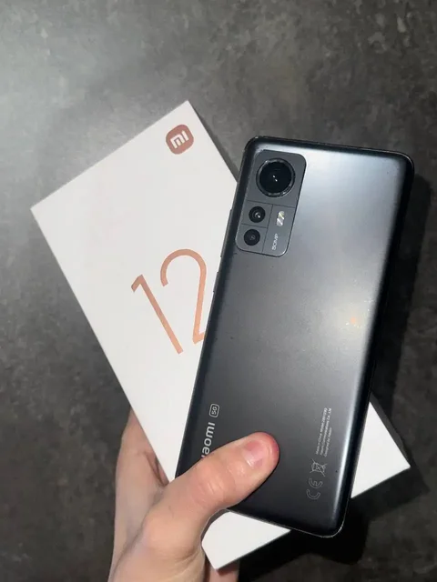 Продажа телефона с царапинами на экране, неисправным звуком и слабой АКБ - Смартфоны и гаджеты в Уфа