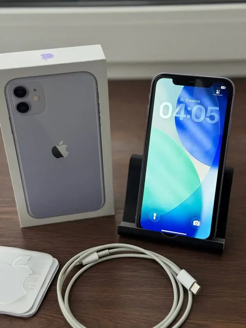 Продажа iPhone 11 64 ГБ в красном и фиолетовом цветах - Мониторы в Уфа