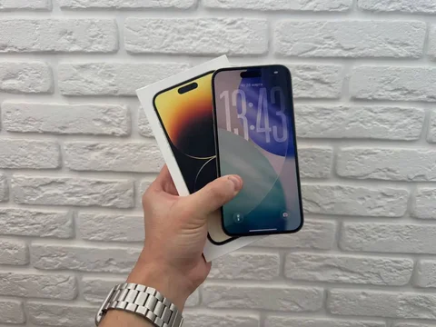 Продам iPhone 14 Pro Max и Apple Watch SE 2 - Смарт-часы и фитнес-трекеры в Уфа