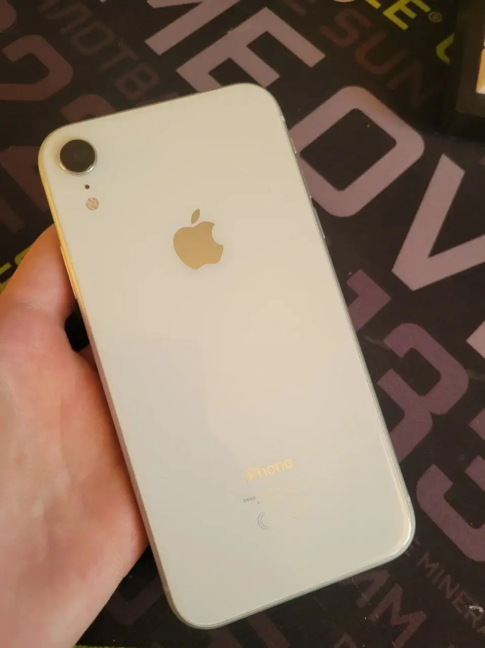 Продам iPhone XR 64гб с трещинами и пятном - Смартфоны (Электроника) в Уфа