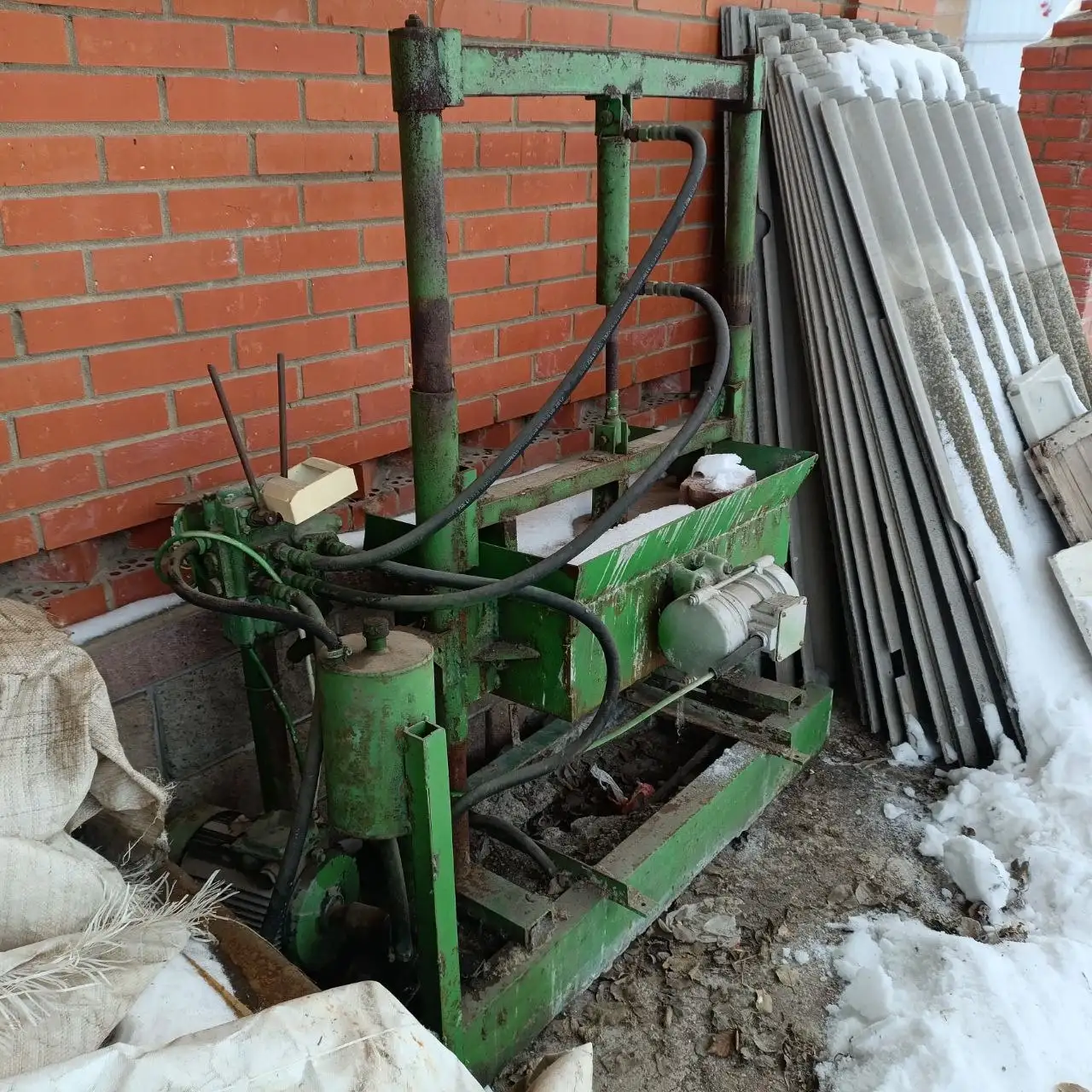 Продам шлакоблочный станок в хорошем состоянии - Барахолка в Уфа