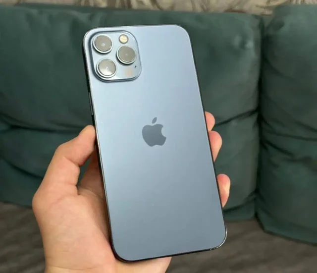 iPhone 12 Pro Max 128 ГБ - Дисплеи в Уфа