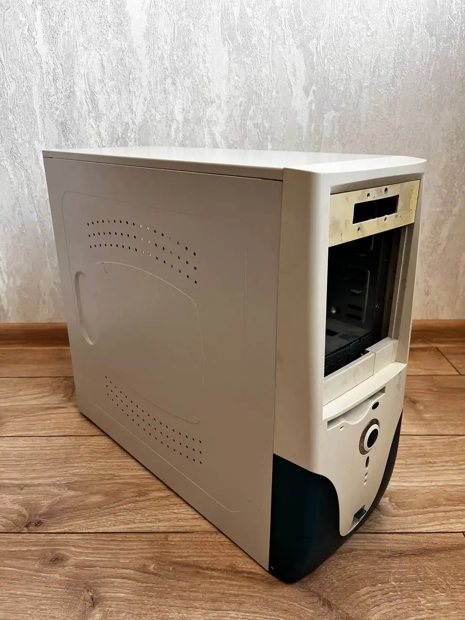 Продам корпус в Уфе - Компьютерные корпуса (Барахолка) в Уфа