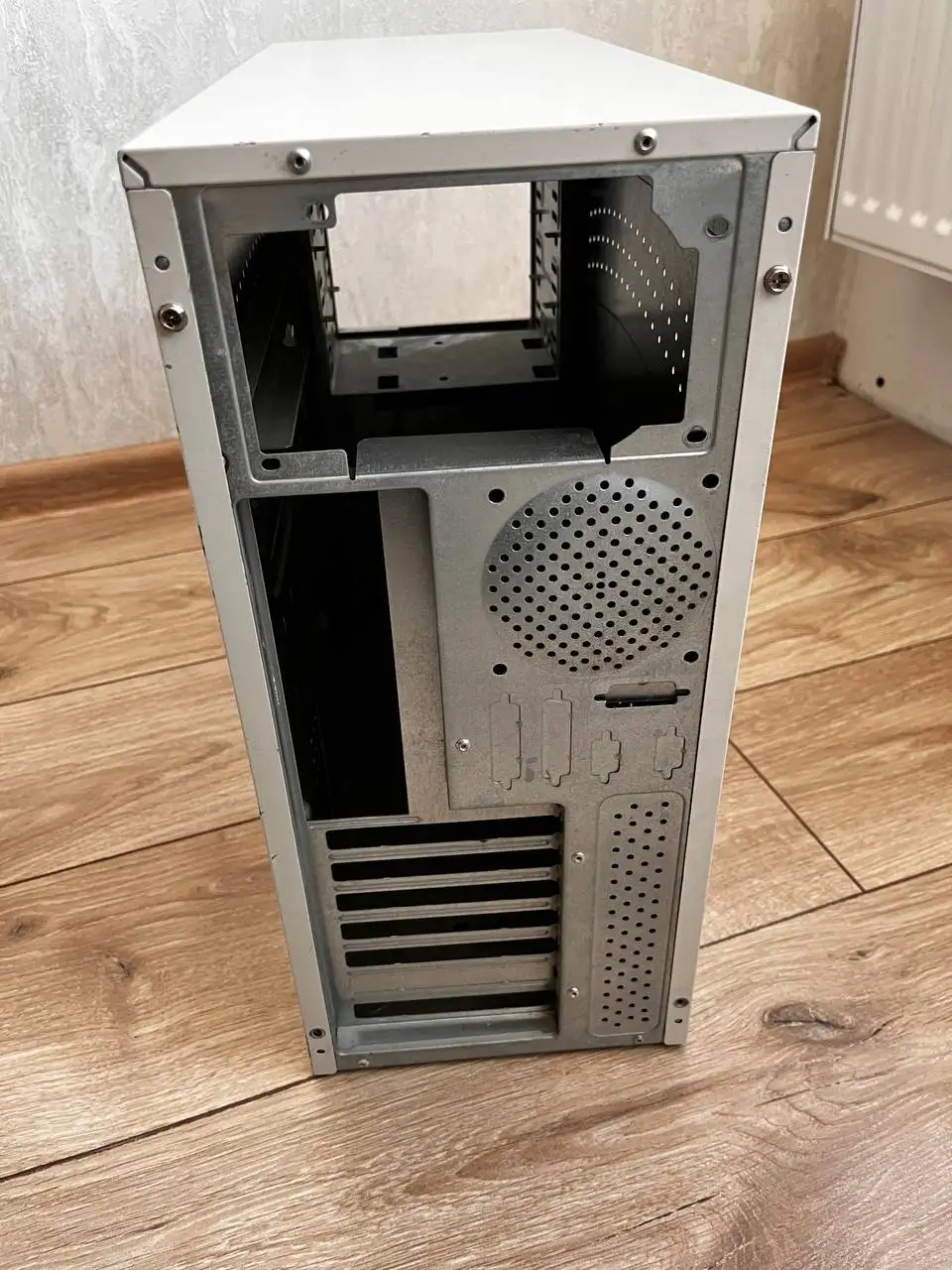 Продам корпус в Уфе - Компьютерные корпуса (Барахолка) в Уфа
