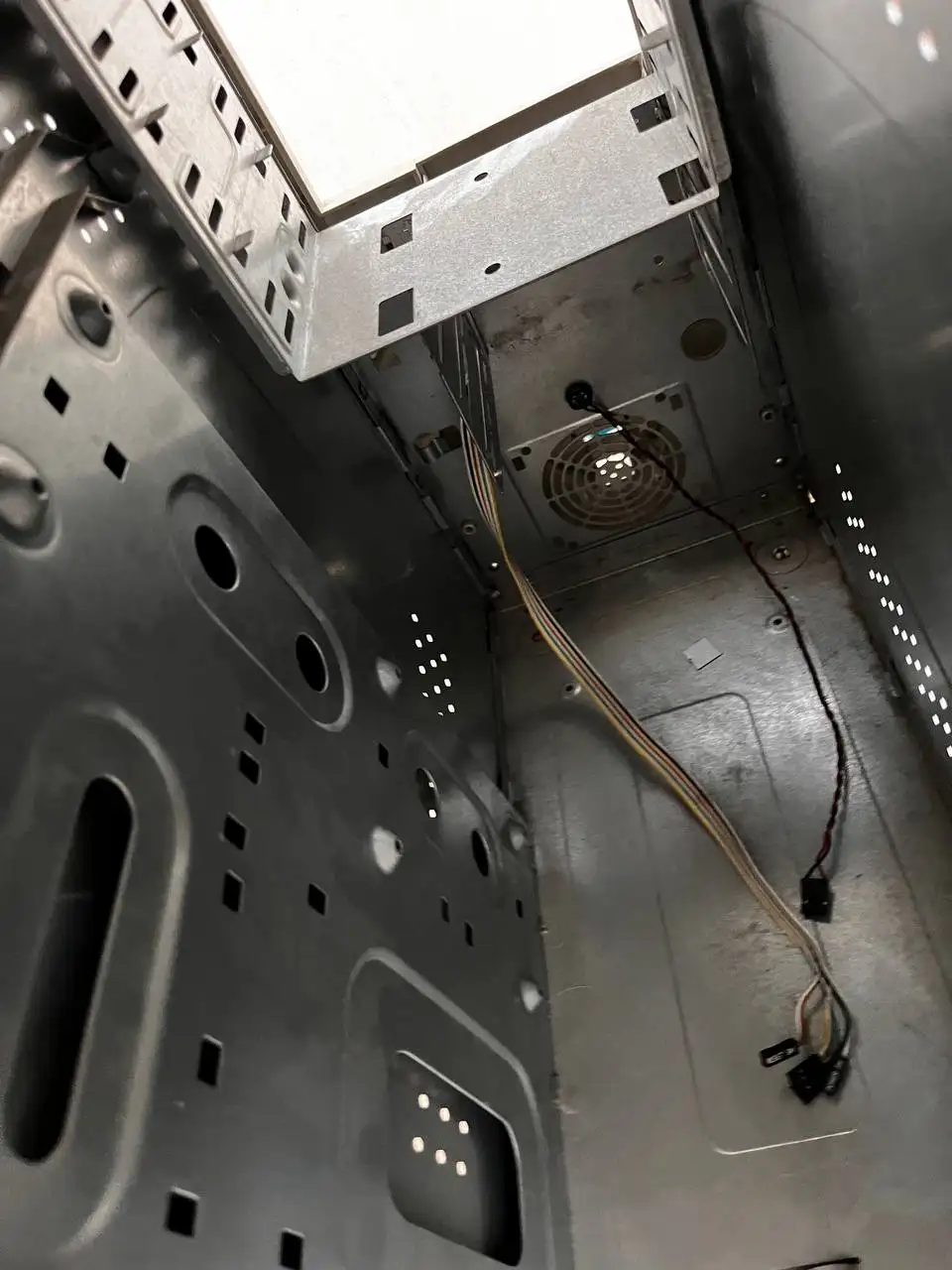 Продам корпус в Уфе - Компьютерные корпуса (Барахолка) в Уфа