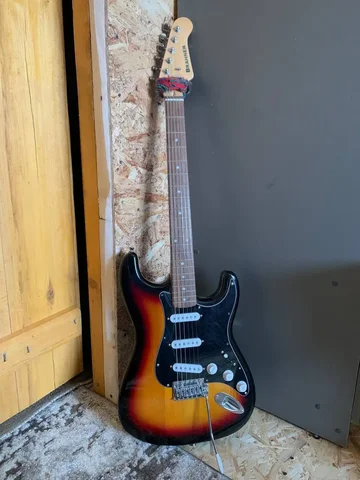 Продам электрогитару - Подарочные наборы в Уфа