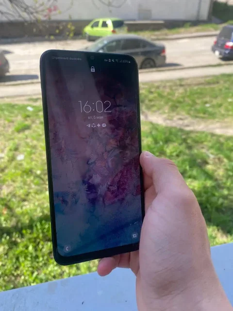 Samsung A20 32GB с разбитым экраном - Микроконтроллеры в Уфа
