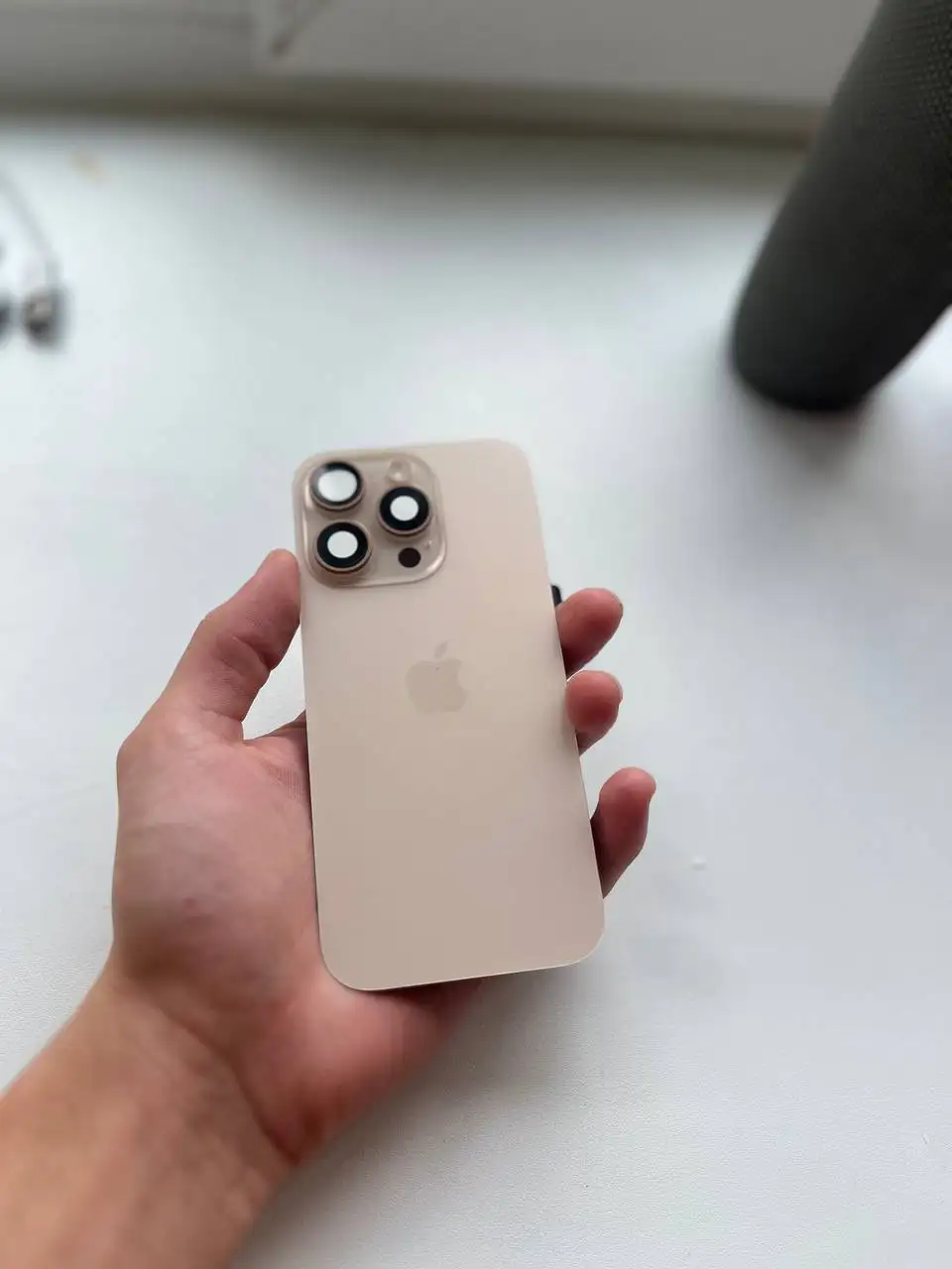 Крышка iPhone 16 Pro (оригинал) б/у - Запчасти для телефонов (Запчасти) в Уфа
