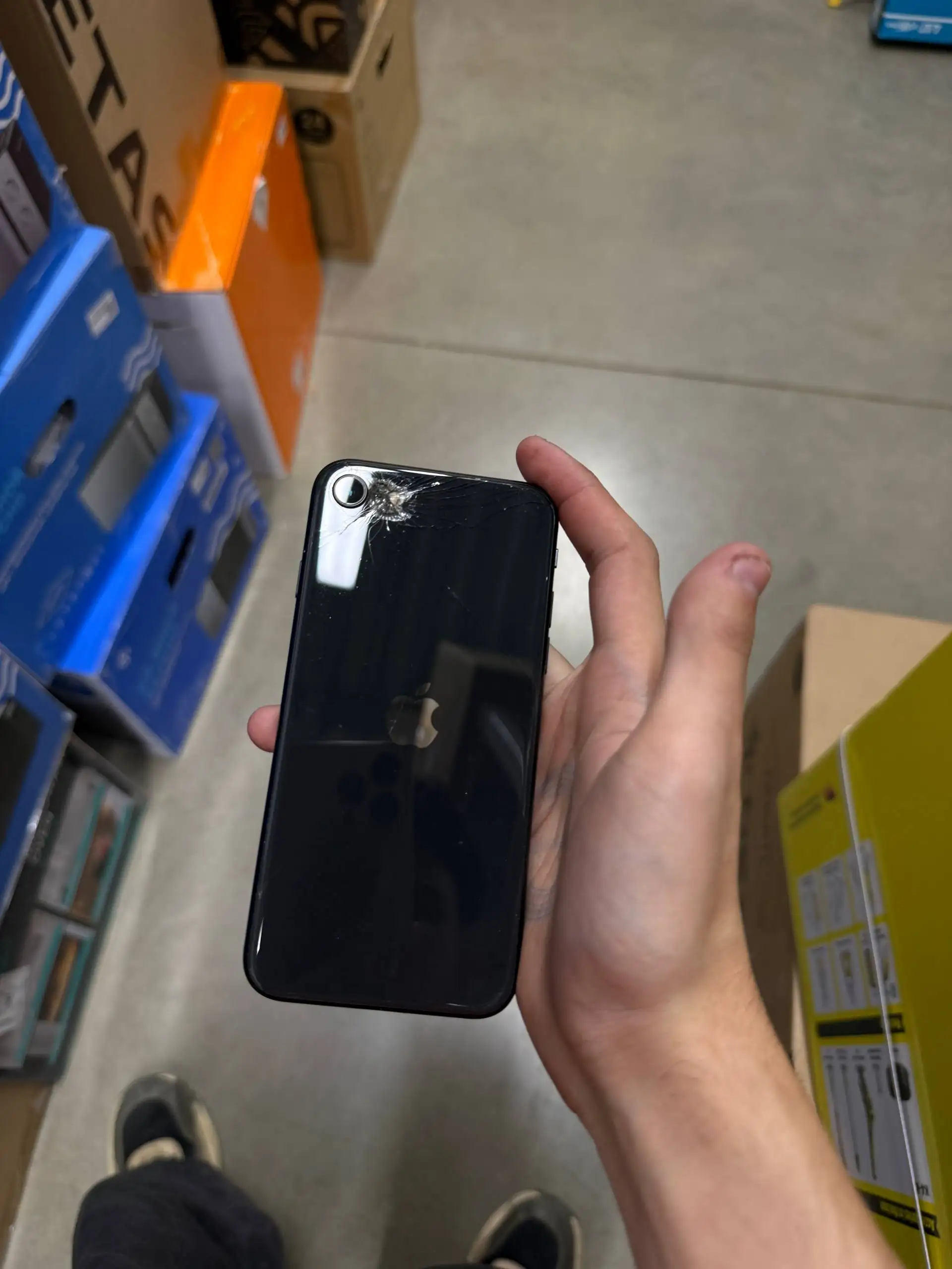 iPhone SE 2020 64GB с проблемой iCloud - Смартфоны и аксессуары (Электроника) в Уфа