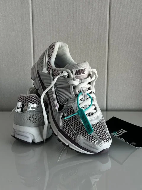 Новые кроссовки Nike Zoom Vomero 5 размер 42 - Куртки в Уфа