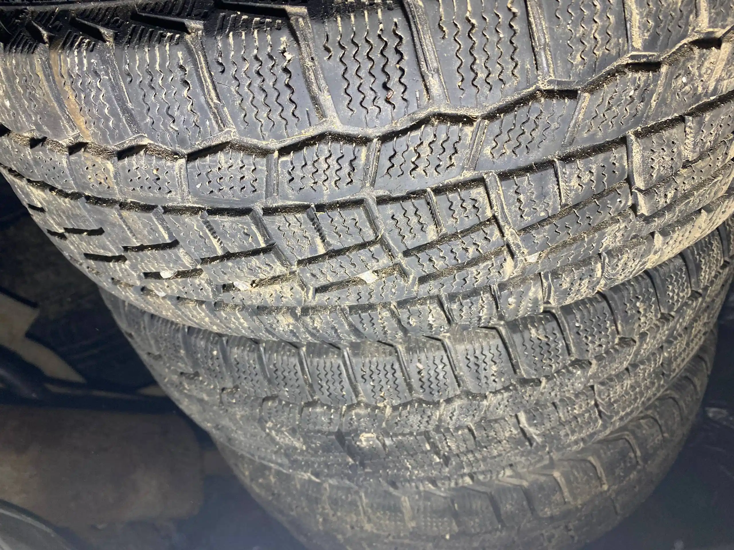 Продажа зимней резины (липучка)