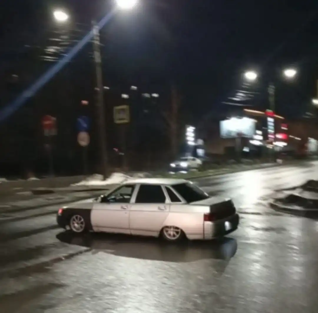 Продажа автомобиля ВАЗ 2006 года с двигателем 1.24 л