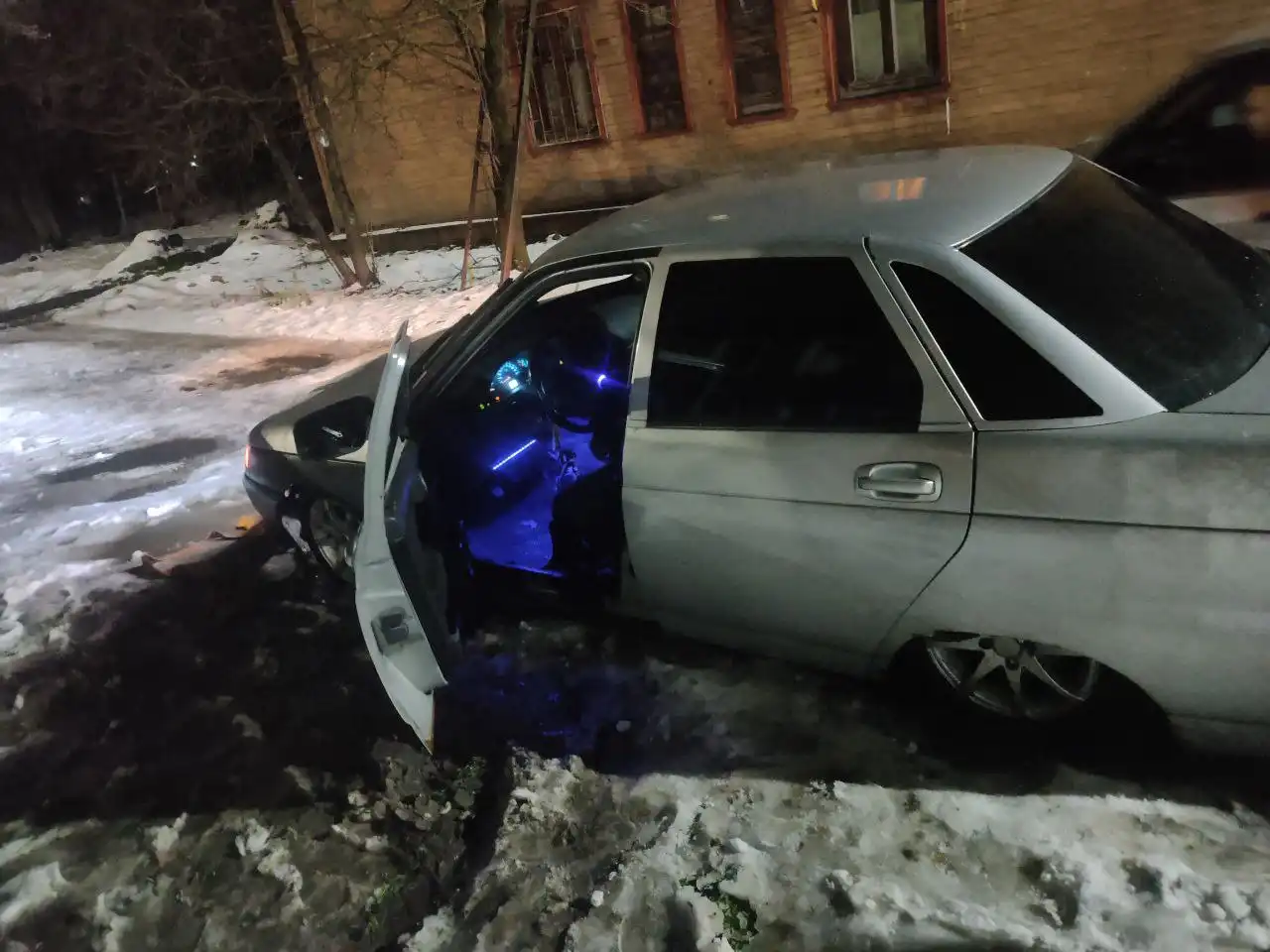 Продажа автомобиля ВАЗ 2006 года с двигателем 1.24 л