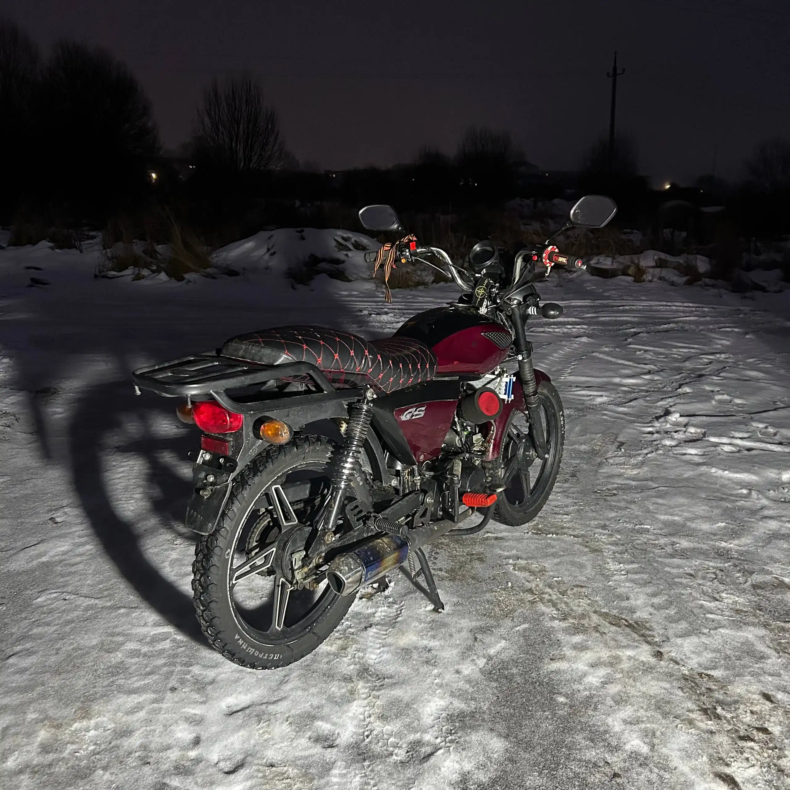 Продам мотоцикл с двигателем 110 и шлемом