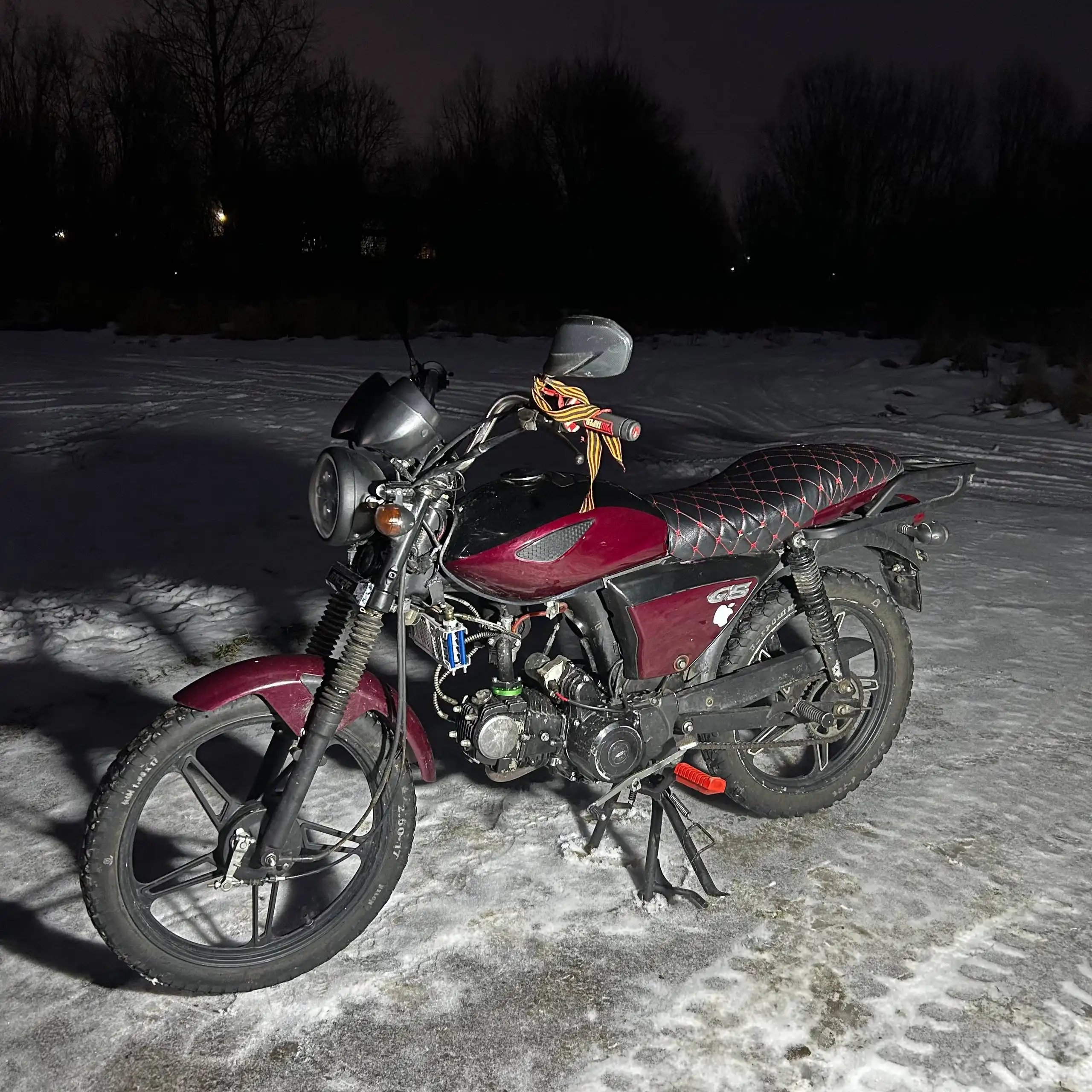 Продам мотоцикл с двигателем 110 и шлемом